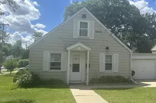 1702 Park St, Middleton, WI 53562 - Photo 2