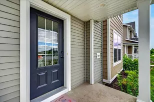 421 Crane Xing, Waunakee, WI 53597 - Photo 2