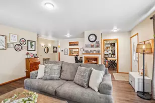 4526 Anniversary Ln, Madison, WI 53704 - Photo 12