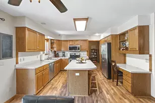 407 Fairbrook Ct, Waunakee, WI 53597 - Photo 10