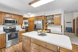 407 Fairbrook Ct, Waunakee, WI 53597 - Photo 8