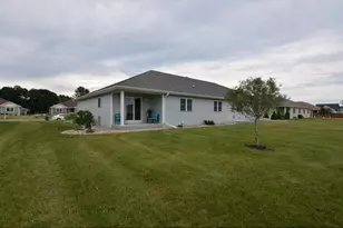 905 Roosevelt St, Baraboo, WI 53913 - Photo 2