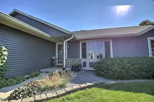 558 Spencer Dr, Janesville, WI 53536 - Photo 4