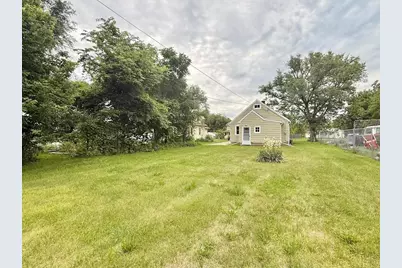 2002 S Harrison Avenue, Beloit, WI 53511 - Photo 16