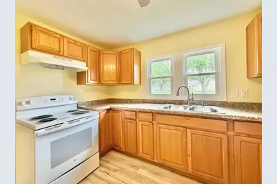 2002 S Harrison Avenue, Beloit, WI 53511 - Photo 6