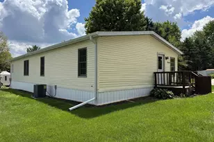 2018 Edgeview Dr, Monroe, WI 53566 - Photo 2