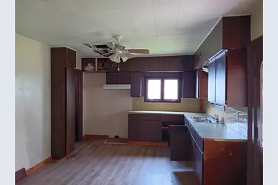 122 W Church Street, Columbus, WI 53925 - Photo 2