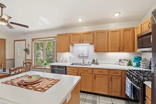 800 Sunset Dr, Cottage Grove, WI 53527 - Photo 8