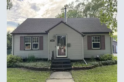 329 N Oakhill Avenue, Janesville, WI 53548 - Photo 2