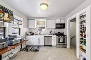 308 S Brooks St, Madison, WI 53715 - Photo 10