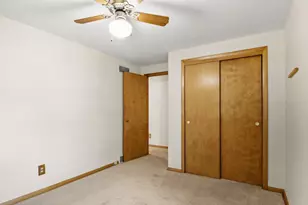 1521 Mayfield Ln, Madison, WI 53704 - Photo 14