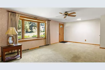 1521 Mayfield Lane, Madison, WI 53704 - Photo 10