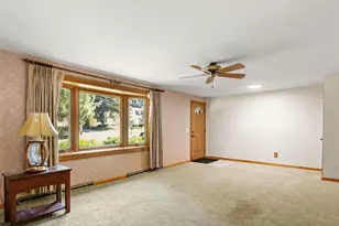 1521 Mayfield Ln, Madison, WI 53704 - Photo 10