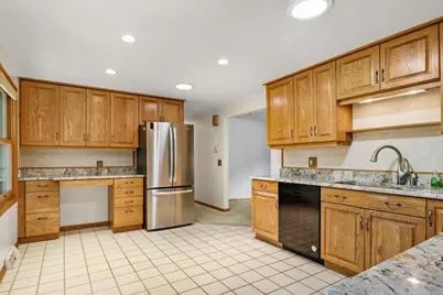 1521 Mayfield Lane, Madison, WI 53704 - Photo 4