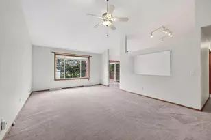 5237 Summer Ridge Dr, Madison, WI 53704 - Photo 10