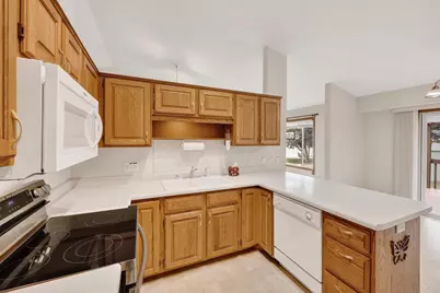 5237 Summer Ridge Drive, Madison, WI 53704 - Photo 6