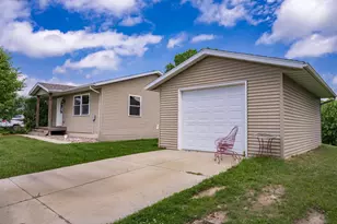 713 Martin St, Mauston, WI 53948 - Photo 22