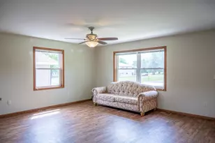 713 Martin St, Mauston, WI 53948 - Photo 2