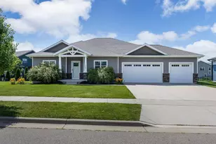 1378 Bunker Hill Dr, Sun Prairie, WI 53590 - Photo 2