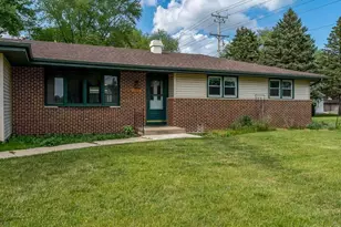 1913 Black Bridge Rd, Janesville, WI 53545 - Photo 2