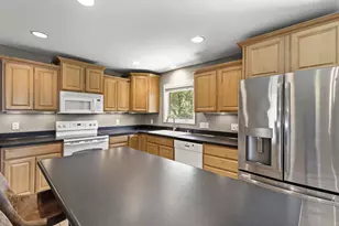 1418 Arrowood Dr, Madison, WI 53704 - Photo 12