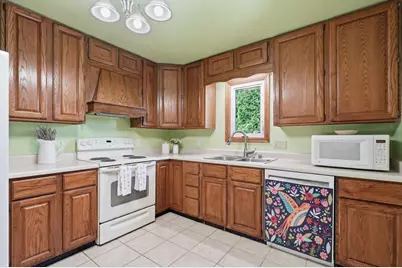 3137 Clove Drive, Madison, WI 53704 - Photo 10
