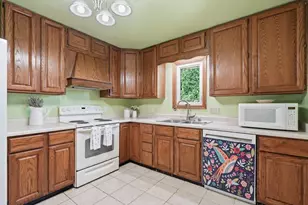 3137 Clove Dr, Madison, WI 53704 - Photo 10