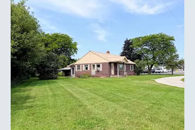 1733 S Marquette Road, Prairie Du Chien, WI 53821 - Photo 2