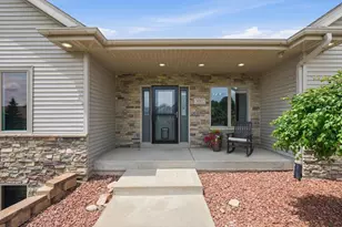3017 Craig Ln, Sun Prairie, WI 53590 - Photo 4