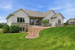 3017 Craig Ln, Sun Prairie, WI 53590 - Photo 2