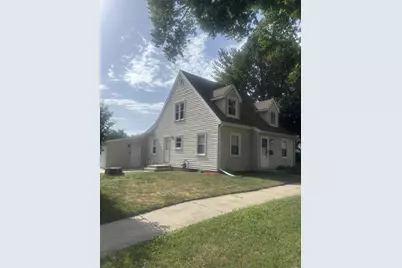915 West Street, Baraboo, WI 53913 - Photo 1