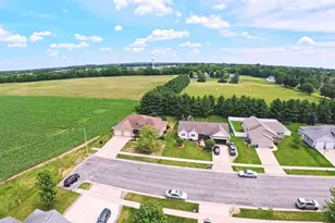 321 4th St, Brooklyn, WI 53521 - Photo 2
