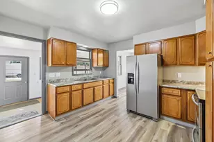 618 E Conant St, Portage, WI 53901 - Photo 4
