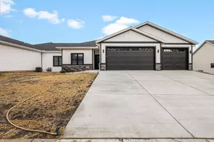 638 Sunset &amp 217 Dale Dr, Lodi, WI 53555 - Photo 2
