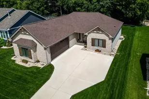 3904 Tanglewood Pl, Janesville, WI 53546 - Photo 2