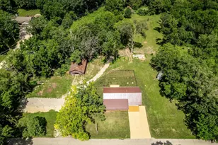 2137 W Creedy Rd, Beloit, WI 53511 - Photo 2
