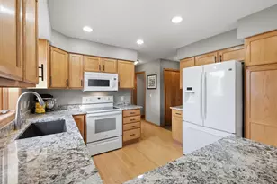 5478 Shale Rd, Fitchburg, WI 53711 - Photo 12