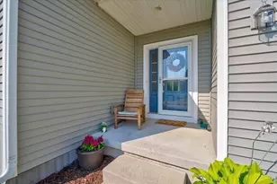 1320 Blazingstar Ln, Sun Prairie, WI 53590 - Photo 2