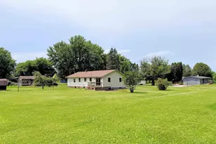 63823 Meadow Ln, Prairie Du Chien, WI 53821 - Photo 4