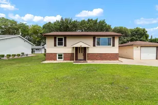 429 E Albert St, Portage, WI 53901 - Photo 2