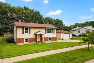 429 E Albert St, Portage, WI 53901 - Photo 1