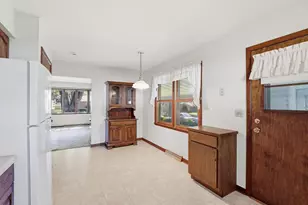 727 Jacquelyn Dr, Baraboo, WI 53913 - Photo 10