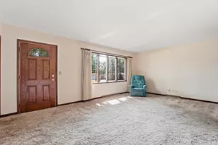 727 Jacquelyn Dr, Baraboo, WI 53913 - Photo 4