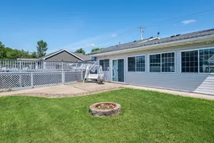 740 E Scott St, Omro, WI 54963 - Photo 8
