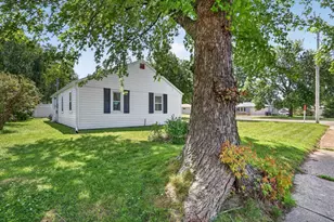 2416 Kellogg Ave, Janesville, WI 53546 - Photo 2