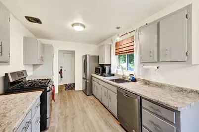 1002 Schumann Street, Sun Prairie, WI 53590 - Photo 8