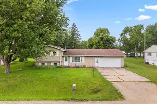 14 Arcade Glen Rd, Ripon, WI 54971 - Photo 1