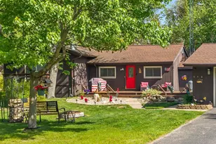 946 Gale Dr, Dell Prairie, WI 53965 - Photo 1