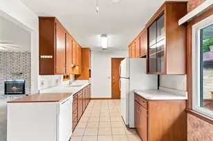2834 Commercial Ave, Madison, WI 53704 - Photo 8