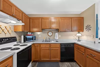 403 Hanson Road, Stoughton, WI 53589 - Photo 8